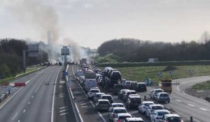 VIDÉO.  Réforme des retraites : les blocages se poursuivent ce lundi