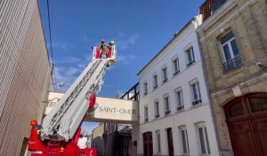 Saint-Omer : intervention rue Deveaux pour enlever des briques d'une cheminée qui menace de tomber