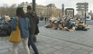 Admiratifs ou moralisateurs: les touristes étrangers jugent le mouvement social en France