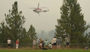 Canada : les hélicoptères des pompiers combattent les incendies