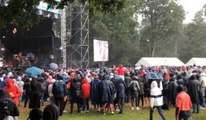 VIDÉO. La pluie tombe au festival des Galettes du Monde mais ne douche pas l'ambiance et les festivaliers