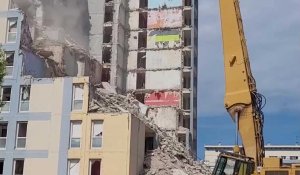 Démolition d'un immeuble avenue Guynemer à Calais