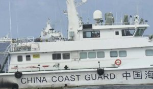 Des navires chinois poursuivent et bloquent des bateaux philippins en haute mer