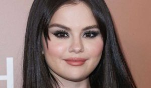 Selena Gomez : la chanteuse reproduit une séquence culte de « Sex and the City »