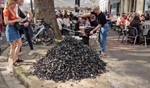 Braderie de Lille : c'est le retour des tas de moules à l'ancienne !