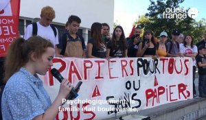 VIDÉO. « Ils sont en danger » : 400 personnes en soutien à la famille albanaise expulsée du Morbihan