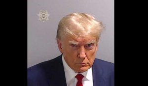 Trump passe par la case prison avec une photo judiciaire historique