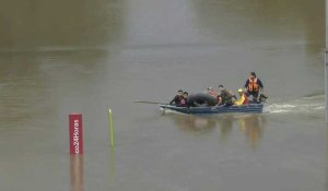 Brésil : des personnes naviguent sur des bateaux dans les rues inondées de Porto Alegre