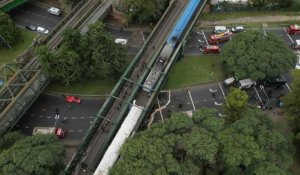 Images aériennes après une collision entre deux trains qui a fait une trentaine de blessés