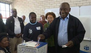 Le président sud-africain Ramaphosa vote aux élections générales à Soweto