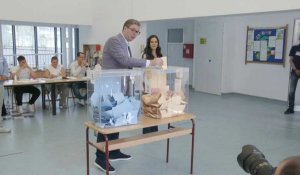 Le président serbe Vucic vote aux nouvelles élections locales à Belgrade