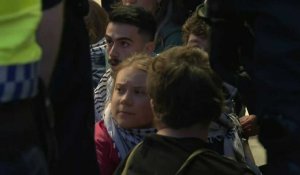 Malmö: La police encercle Greta Thunberg et des manifestants pendant la finale de l'Eurovision