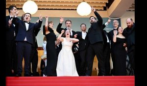 VIDÉO. L'équipe du film d'Artus « Un P’tit truc en plus » à Cannes