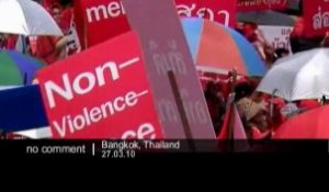 Thaïlande : les chemises rouges continuent à manifester