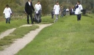 Calaisis TV: Nettoyage des berges par de jeunes volontaires