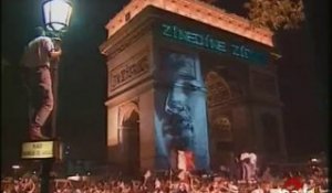France 98 Nuit de fête sur les Champs-Elysées après la victoire des Bleus - Archive vidéo INA