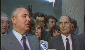 Moscou : François Mitterrand visite cite des étoiles