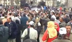 Egypte : des manifestants veulent garder l'armée