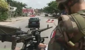 Patrouille des forces françaises à Abidjan