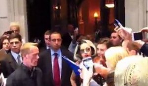 Lady Gaga etses fans