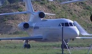 Les Rebelles Decouvrent Le Luxe De L Avion De Kadhafi