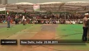 5ème jour de jeûne pour l'Indien Anna Hazare - no comment