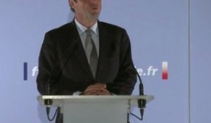 Hollande : "Avec Danielle Mitterrand, une grande dame vient de disparaître"