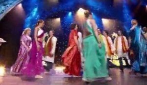 Anne Roumanoff et ses Chéris dansent à Bollywood !
