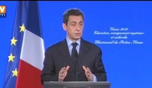 Sarkozy juge "irresponsable" de recréer des postes dans l'Education nationale