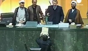 Nucléaire iranien : Ahmadinejad évoque des avancées...