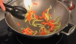 Technique de cuisine : Sauter les légumes au wok