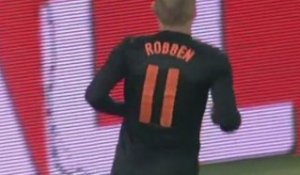 Robben met le feu à la défense anglaise