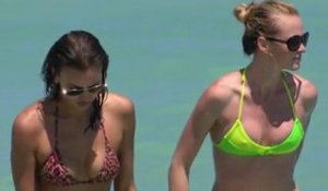 Irina Shayk et Anne V. à Miami en bikinis