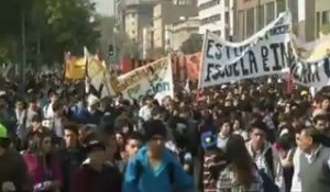 Les étudiants chiliens réclament une réforme de...