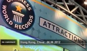 A Hong Kong, l'homme le plus grand du monde - no comment