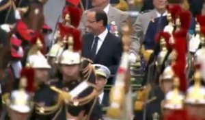 Premier défilé du 14 juillet pour le président Hollande