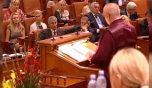 Le Parlement roumain entérine le retour de Traian...