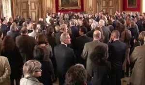 Exposition "Sous l'égide de Mars" au musée de l'Armée : installation de l'armure équestre d'Eric