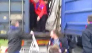 Arrivée des supporters du FC Liège en camion à Blegny