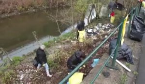 Hasan Aydin à l'opération "rivières propres" à l'endroit le plus sale de Verviers