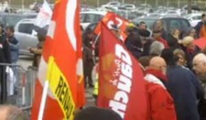 Rassemblement des salariés de Petroplus devant la raffinerie