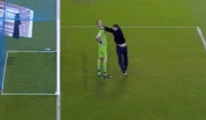 Chris Kirkland attaqué par un supporter de football