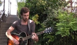 A Montmartre Igit chante "Don't get me wrong"
