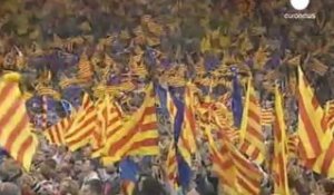 Catalogne : des élections avec un référendum sur...