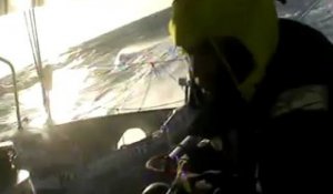 Alex Thomson at 25 knots / à 25 noeuds