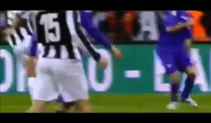 La volée de Mirko Vucinic pour la Juventus de Turin