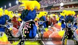 À Rio, les écoles de samba défilent pour... - no comment