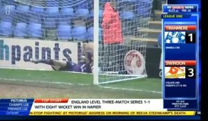 L'incroyable but de 70 mètres lors du match Tranmere Rovers - Swindon Town