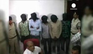 Inde: Cinq hommes comparaissent devant la justice pour...