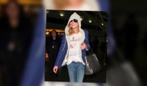 Lindsay Lohan essaie de passer incognito dans un pull à capuche